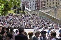 Euskal Jaiko dantza jaialdi ikusgarria hartu zuen atzo eguerdian Untzagak