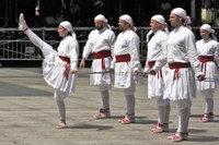Euskal Jaiko dantza jaialdi ikusgarria hartu zuen atzo eguerdian Untzagak