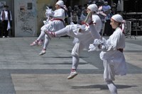 Euskal Jaiko dantza jaialdi ikusgarria hartu zuen atzo eguerdian Untzagak