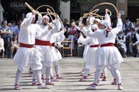 Euskal Jaiko dantza jaialdi ikusgarria hartu zuen atzo eguerdian Untzagak