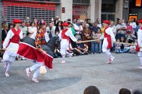 Euskal Jaiko dantza jaialdi ikusgarria hartu zuen atzo eguerdian Untzagak