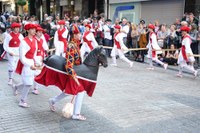 Euskal Jaiko dantza jaialdi ikusgarria hartu zuen atzo eguerdian Untzagak