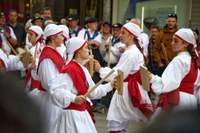 Euskal Jaiko dantza jaialdi ikusgarria hartu zuen atzo eguerdian Untzagak