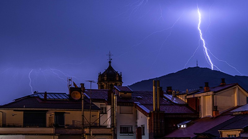 Euskalmetek iragarri du gaur ere ekaitza datorrela