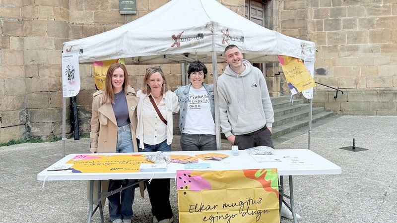 Euskaraldiko txapak banatzeko mahaia jarriko  dute barixaku honetan Errebalen