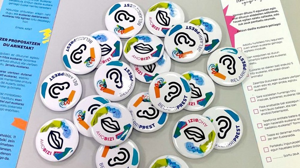 Euskaraldiko txapak eta orri-markatzaileak jasotzeko tokiak