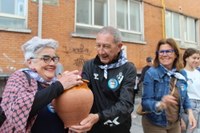 Euskararen aldeko olatua irudikatuta, eskurik esku joan da gantxilla Urkizutik Untzagara