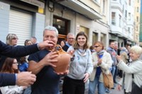 Euskararen aldeko olatua irudikatuta, eskurik esku joan da gantxilla Urkizutik Untzagara