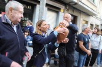 Euskararen aldeko olatua irudikatuta, eskurik esku joan da gantxilla Urkizutik Untzagara