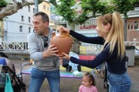 Euskararen aldeko olatua irudikatuta, eskurik esku joan da gantxilla Urkizutik Untzagara