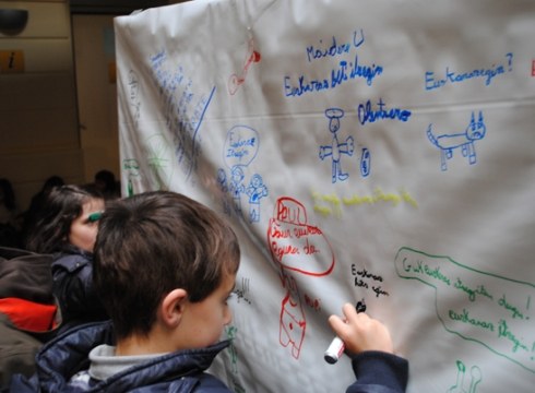 Euskararen Eguna ospatzeko ekitaldiek aurrera diraute