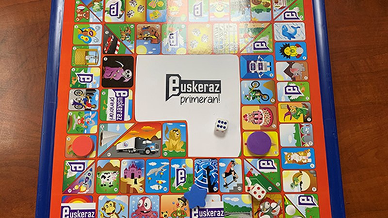 Euskeraz Primeran! antzara-jokoarekin joango da ...eta kitto! udako merkealdien azokara