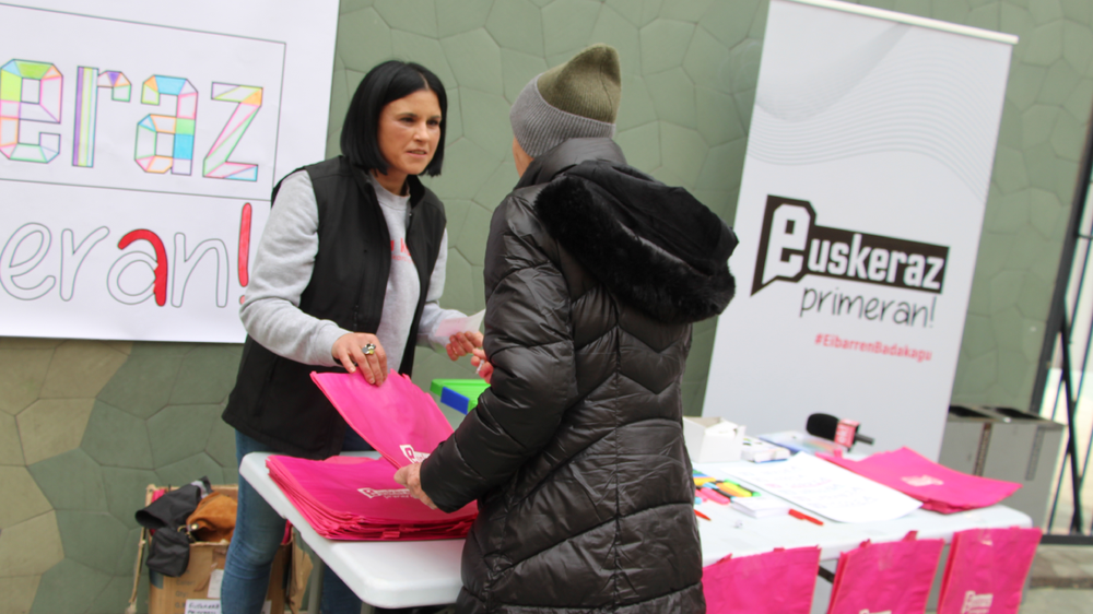 Euskeraz Primeran! bihar hasiko den neguko merkealdien azokan izango da