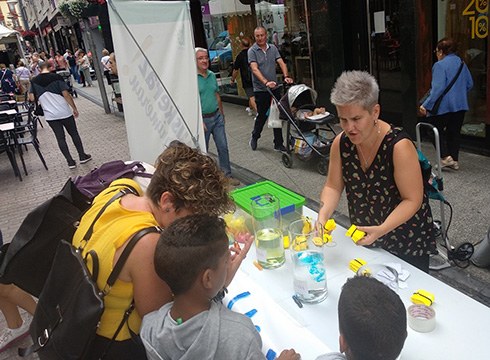 Euskeraz Primeran kanpainako mahaia ipiniko du …eta kitto!k beherapenen azokan