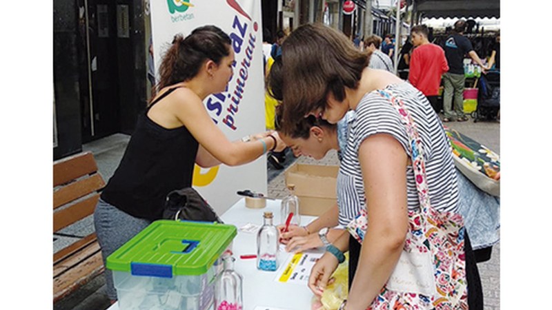 Euskeraz primeran! udako merkealdien azokan