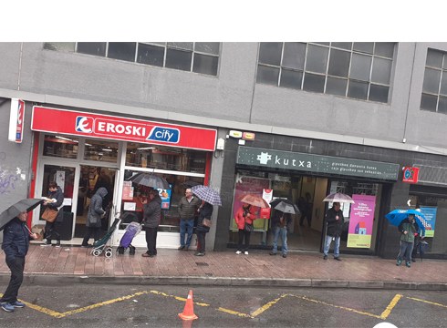 Eusko Jaurlaritzak eta banatzaileek erosketak "arduraz" egiteko eskatu dute