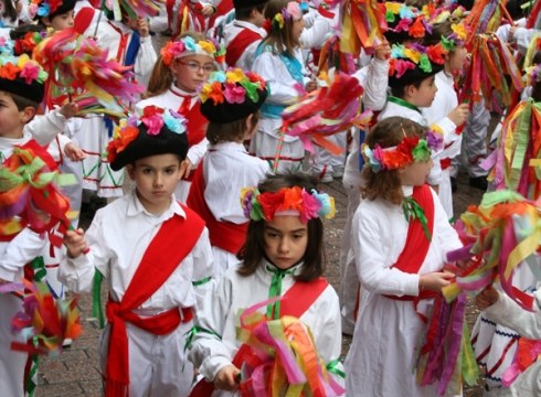 Euskotrenek autobusen ibilbidea aldatuko du bihar arratsaldean Aratosteak direla eta