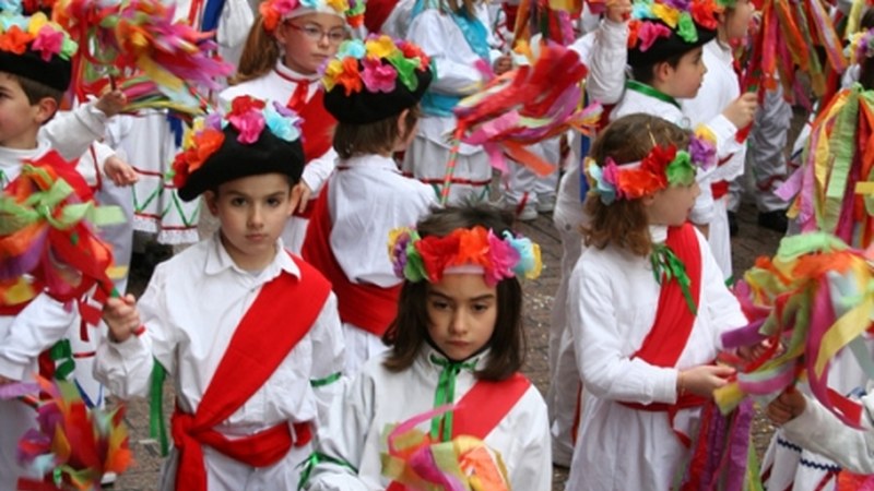 Euskotrenek autobusen ibilbidea aldatuko du bihar arratsaldean Aratosteak direla eta