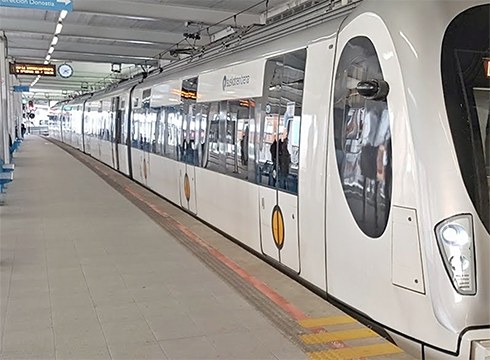 Euskotrenek gaueko tren-zerbitzua indartuko du Sanjuanak direla eta