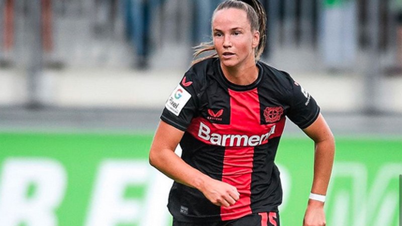 Eva Van Deursenek Eibarrekin sinatu du denboraldia amaitu arte