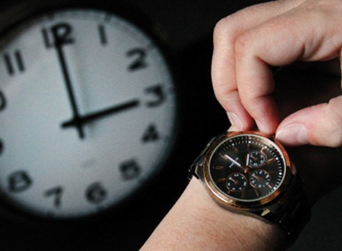 Ez ahaztu ordua atzeratzeaz zapatu gauean