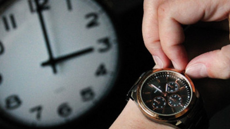 Ez ahaztu ordua atzeratzeaz zapatu gauean