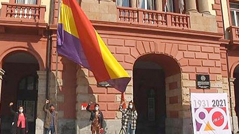 Ezker Anitza-IU eta PCE-EPK alderdiek III. Errepublika eraikitzeko deia egin zuten domekan Untzagan