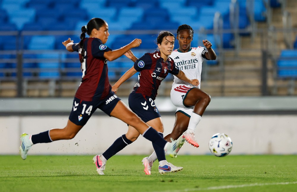 F Ligako SD Eibar balio handiko puntu batekin itzuli da Alfredo Di Stefano zelaitik