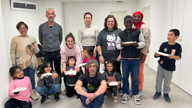 Familia berbalagunek arratsaldepasa ederra igaro zuten pizza-tailerrean