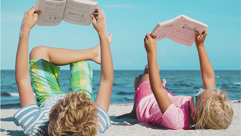 Familian euskaraz gozatzeko moduko jolasak eta liburu-gomendioak biltzen dituen gida kaleratu dute