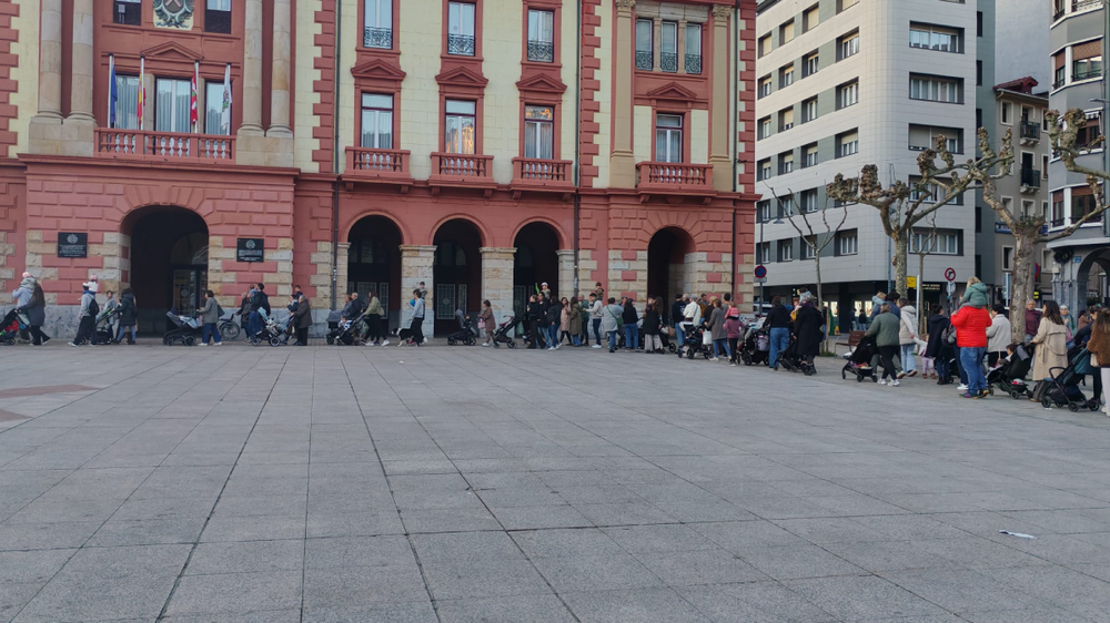 Dozenaka familiek haurreskoletan plaza nahikorik ez dagoela salatu dute