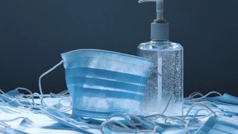 Farmazietan gel eta maskarak ez erostea eskatu dute