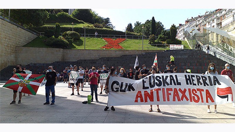 Faxismoaren kontrako elkarretaratzea egin da gaur goizean Untzagan