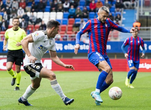 Federazioak Eibarren alegazioak onartu ditu eta gorria baliogabetu dio Stoichkovi