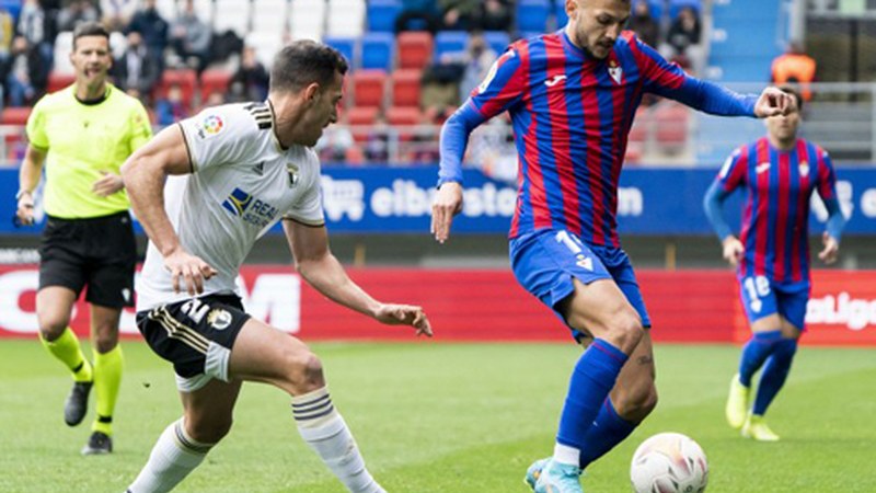 Federazioak Eibarren alegazioak onartu ditu eta gorria baliogabetu dio Stoichkovi