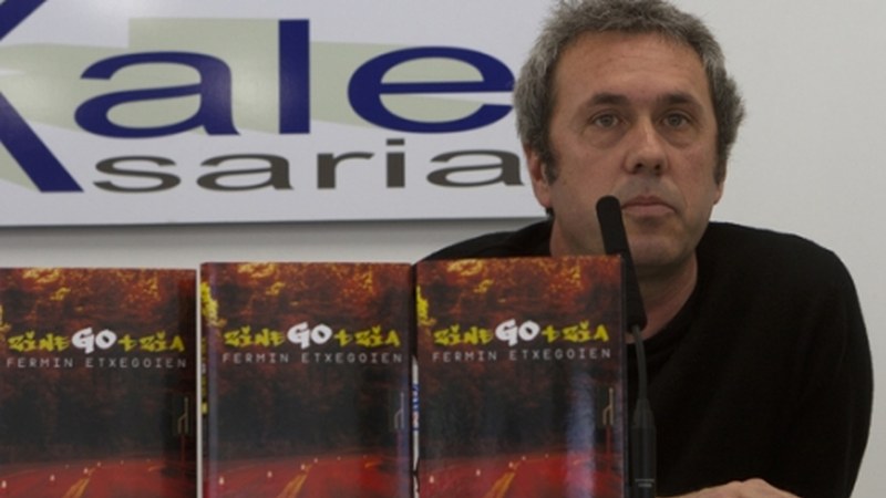 Fermin Etxegoien, idazlea: “Fisikatik metafisikara egindako jauzia da liburua”