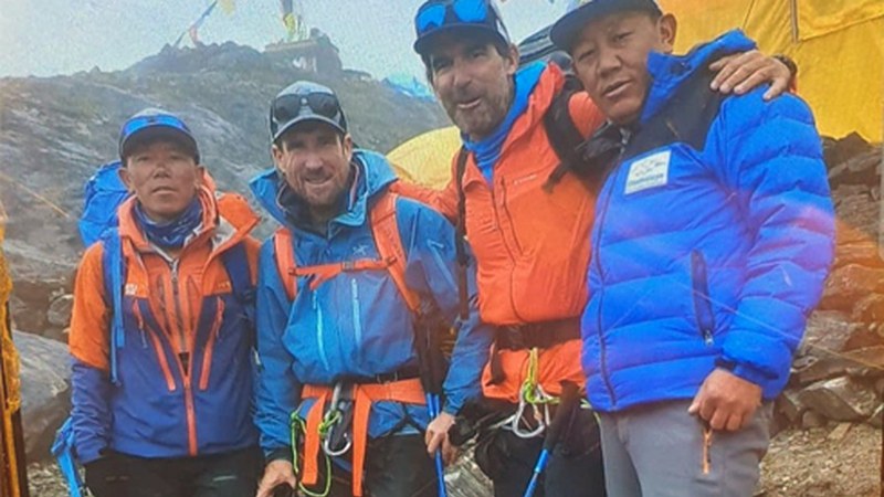 Fernando Errekalde alpinistak Manaslu igotzea lortu du, zortzimilako bat egiten duen lehen eibartarra bilakatuz