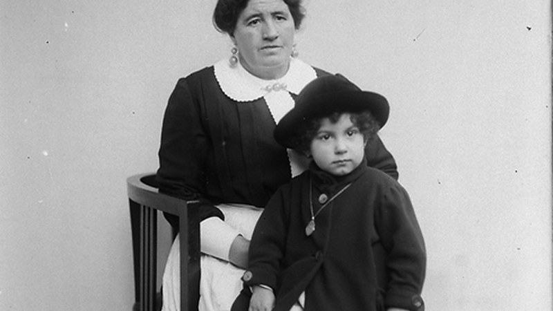 Fernando Serranok gure herrian etxeko lanetan jardundakoen bilakaera eman du argitara