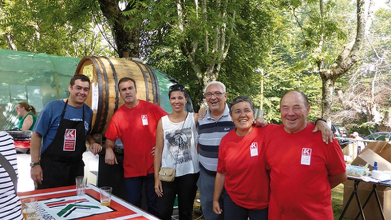 Fibrosi kistikoa dutenei laguntzeko txosna egongo da Arrateko zelaian