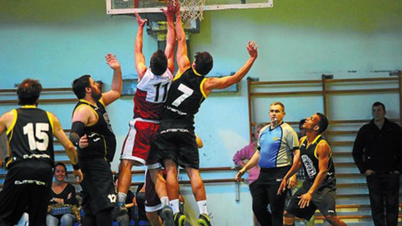 Foballa, eskubaloia, errugbia, saskibaloia, waterpoloa eta xakea kirol karteldegian