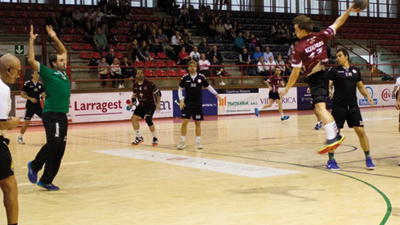 Foballa eta eskubaloia nagusi Eibarko asteburuko kirol agendan