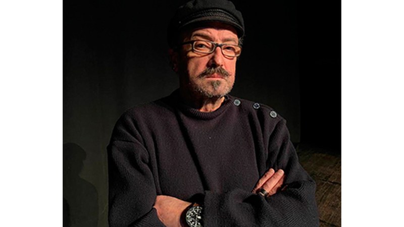 Fran Lasuen, musikaria: “Antzerkian edo zinean musika egiteko prozesua kolektiboagoa da”