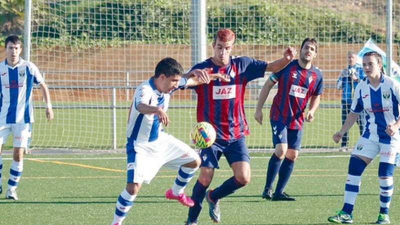 Futbol, dibertsio eta baloreen asteburua izan zen Tarragonako LaLiga Genuineko hasieran