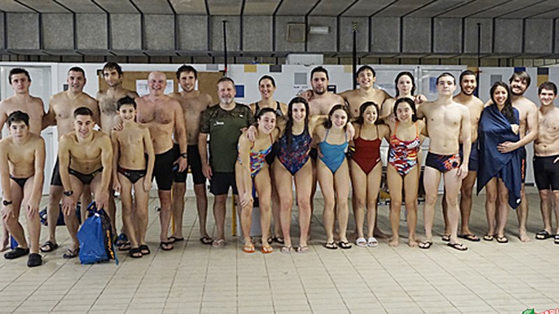 Gabon Zahar egunean X. Uretako San Silbestrea egin zuten Ipuruako igerilekuan