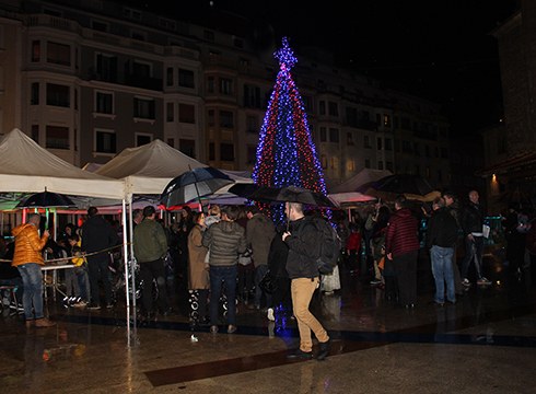 Gabonetako argiak ipintzen hasiko dira datozen egunetan, azaroko azken asteburuan pizteko