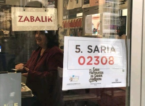 Gabonetako Loteriaren azken bosgarren sarietako bat Eibarren saldu da