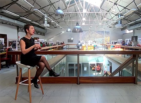 Gainazalei buruz aritu da "Teknopolis" saioan Ana Galarraga zientzia dibulgatzailea