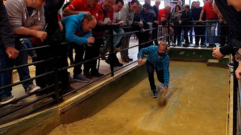 Ganix Rodriguez eta Bittor Astigarraga Gipuzkoako 50. hiru-txirlo txapelketako podiumean