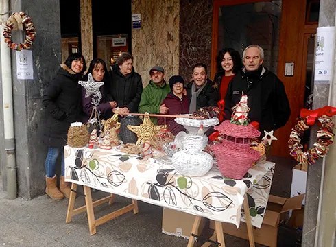 Garaguneko erabiltzaileak Untzagan egongo dira gaur, Gabonetarako egin dituzten eskulanak eta egutegiak saltzen