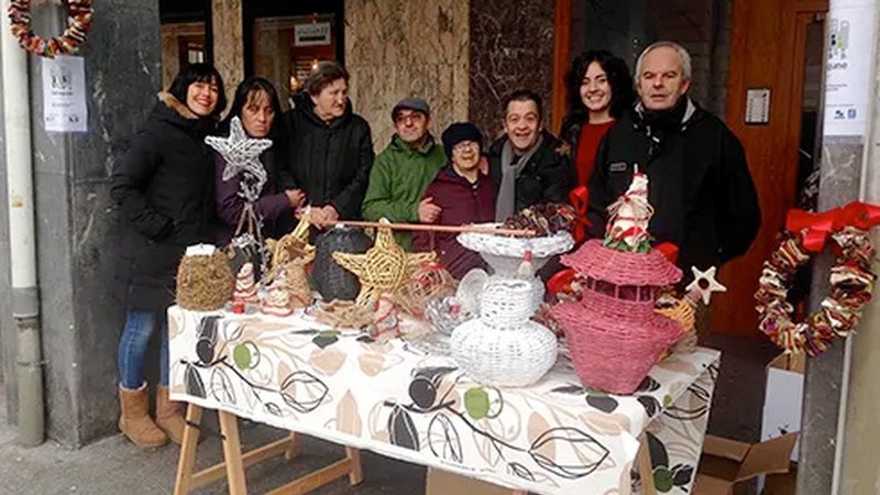 Garaguneko erabiltzaileak Untzagan egongo dira gaur, Gabonetarako egin dituzten eskulanak eta egutegiak saltzen